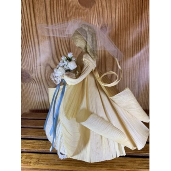 EUC Vtg Nan’s corn husk dolls, Bride W/bouquet, 1991, Lace, Curled Hair, Unique - Picture 8 of 11